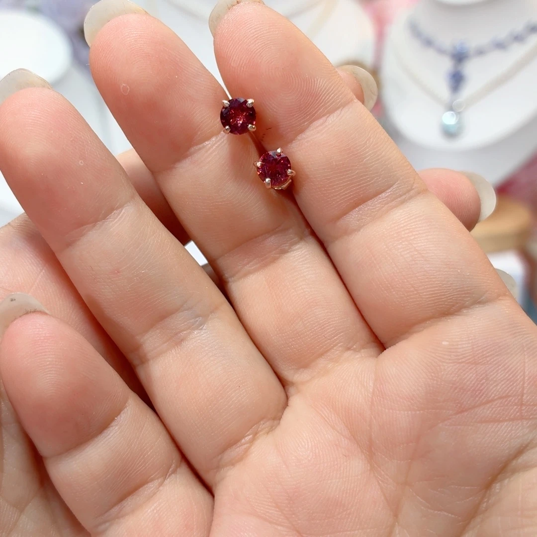 银S925镶嵌耳饰石榴石（紫牙乌）