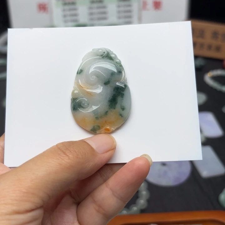 翡翠未镶嵌颈饰多样性发一件