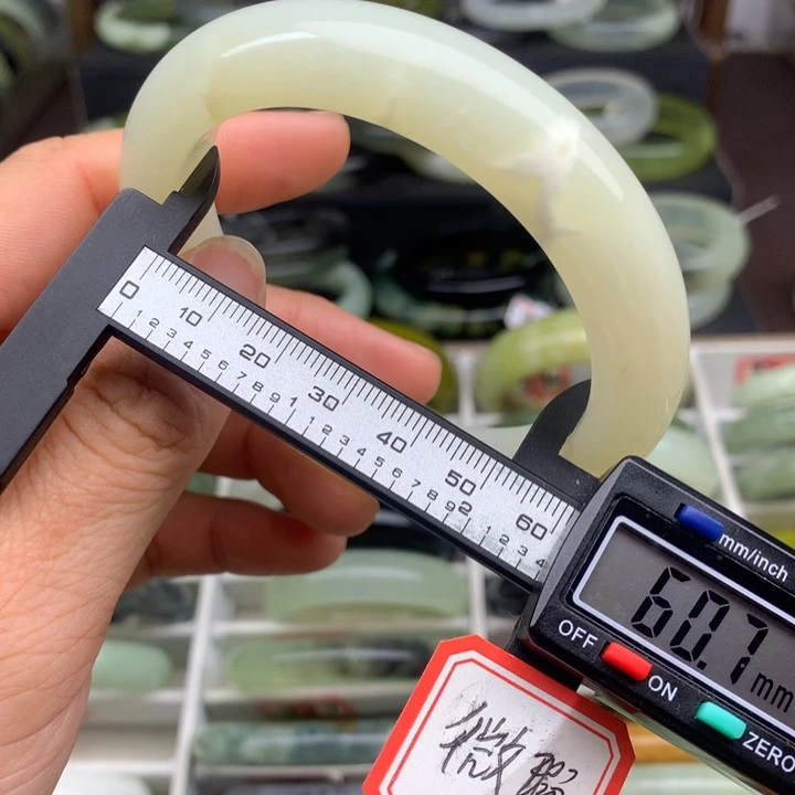 蛇纹石玉未镶嵌手镯484