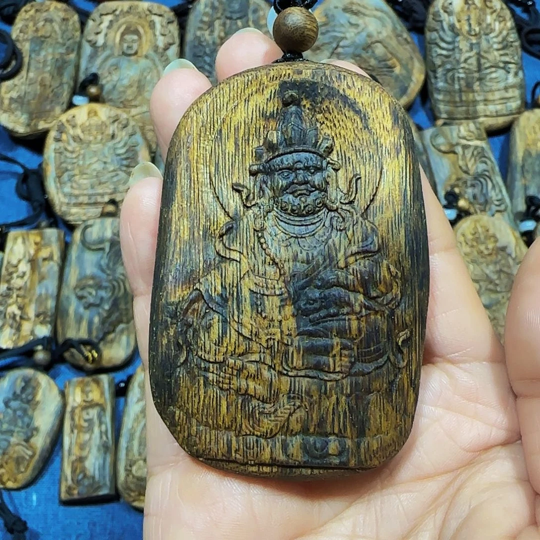 沉香沉香碎屑海南白奇乌身黄财神老料25.6带绳