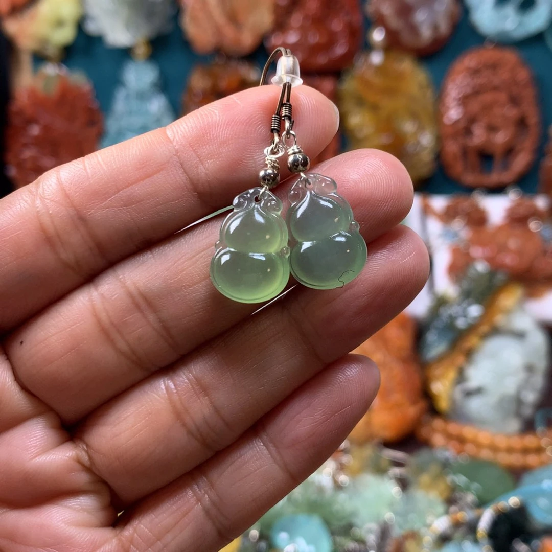 蛇纹石玉未镶嵌耳坠