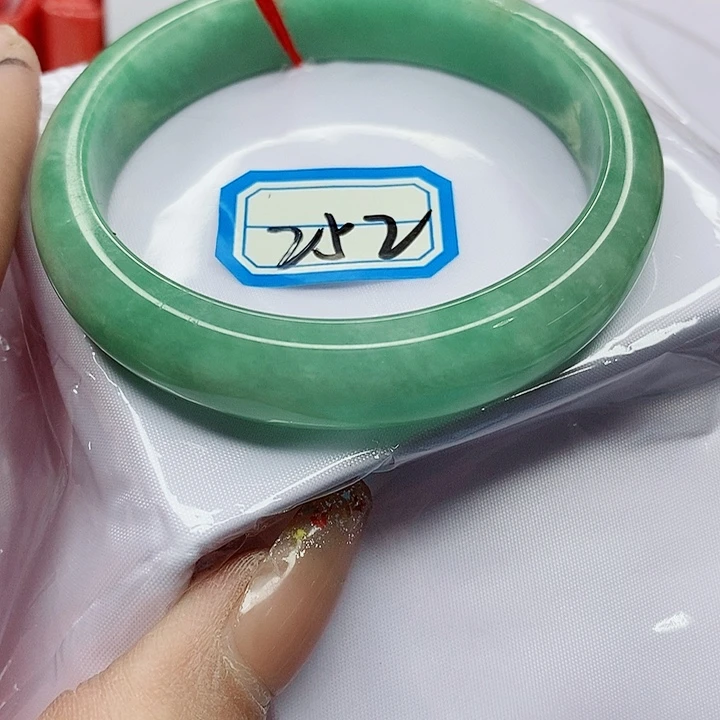翡翠手镯（圆镯）未镶嵌
