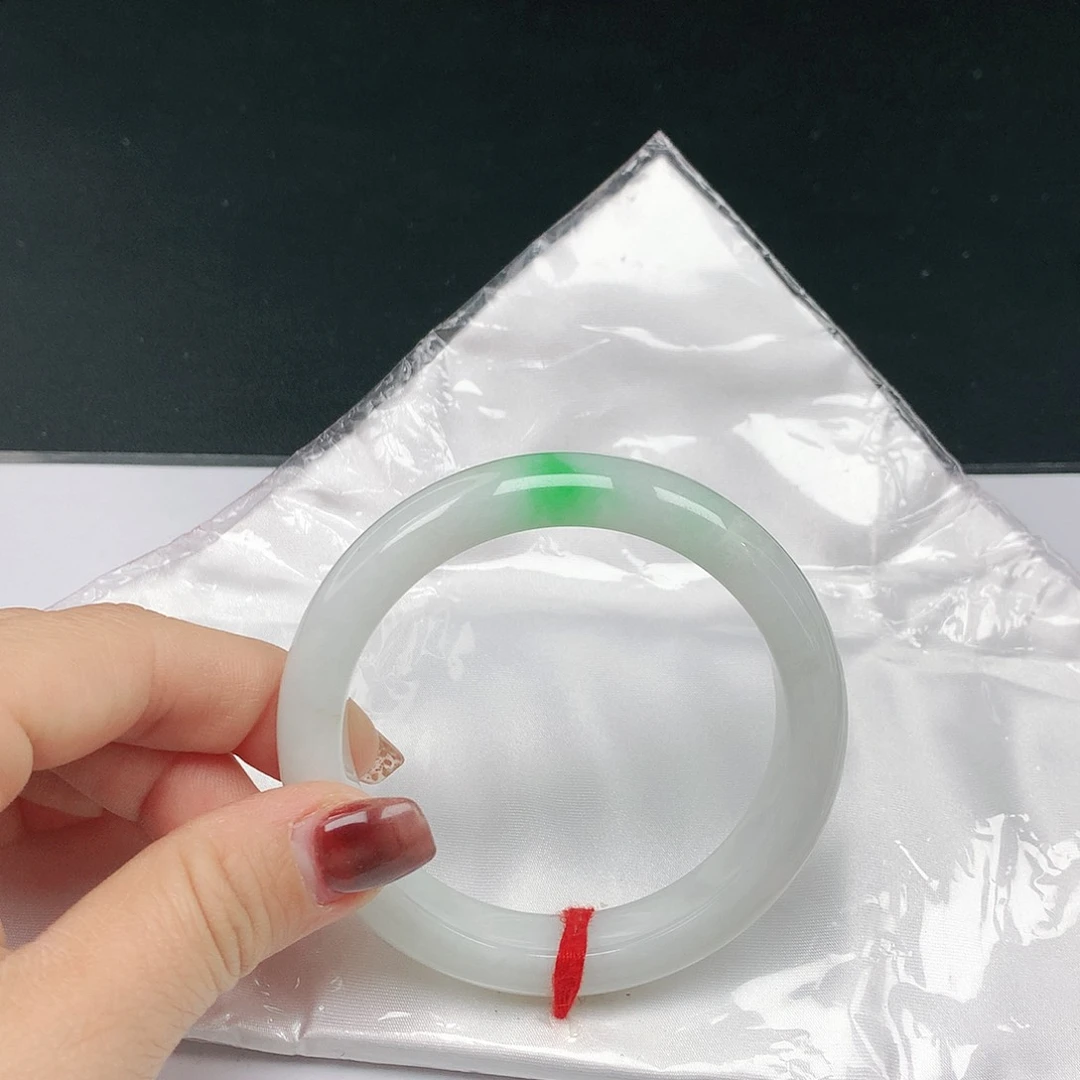 翡翠手镯未镶嵌翡翠025