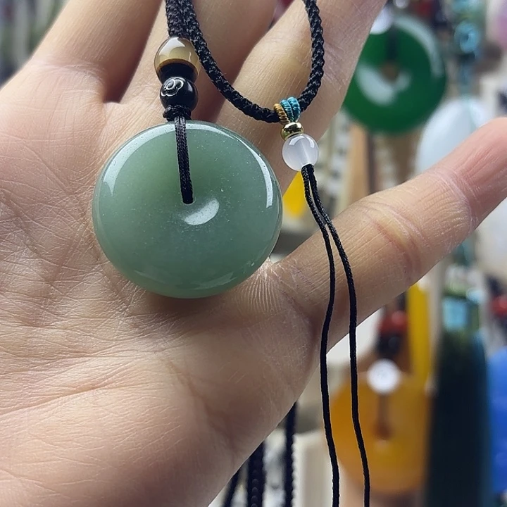 ****࿐石英质玉未镶嵌颈饰