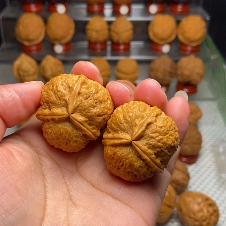 把件文玩核桃满天星三棱24