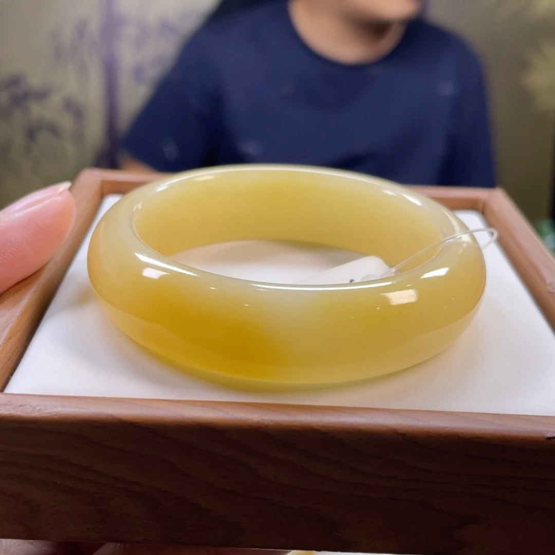 和田玉未镶嵌手镯52圈