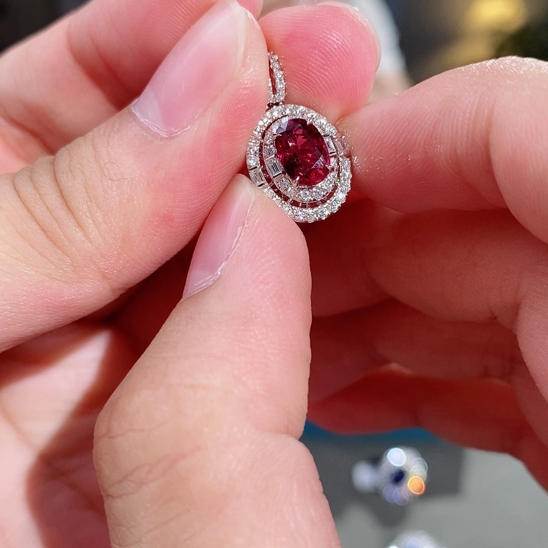 吊坠(不含链)18K金镶嵌红宝石吉尔德无烧鸽血红1.23ct