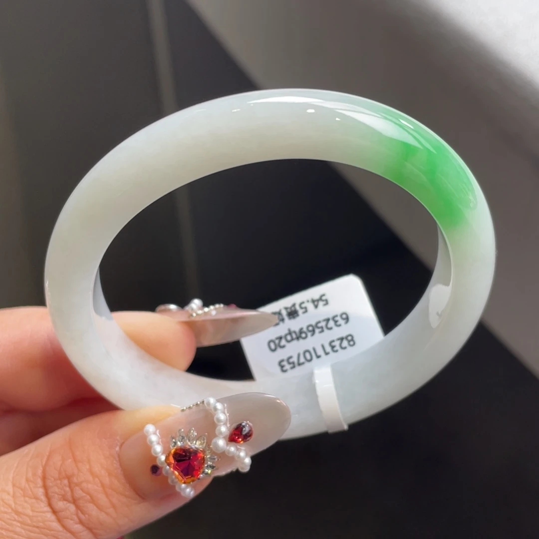 翡翠未镶嵌手镯【万内捡漏】白底青贵妃手镯