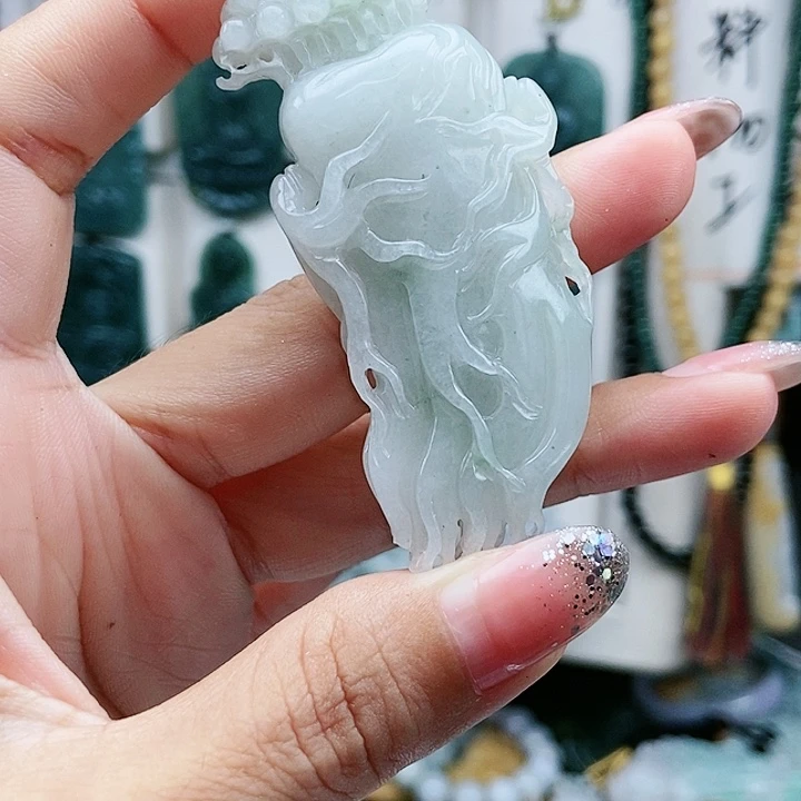 颈饰足铂镶嵌翡翠翡翠