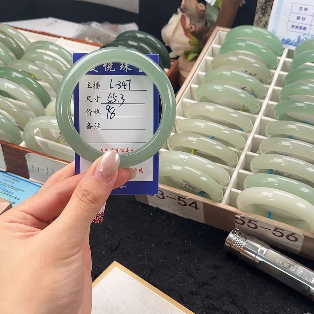 未镶嵌手镯石英质玉