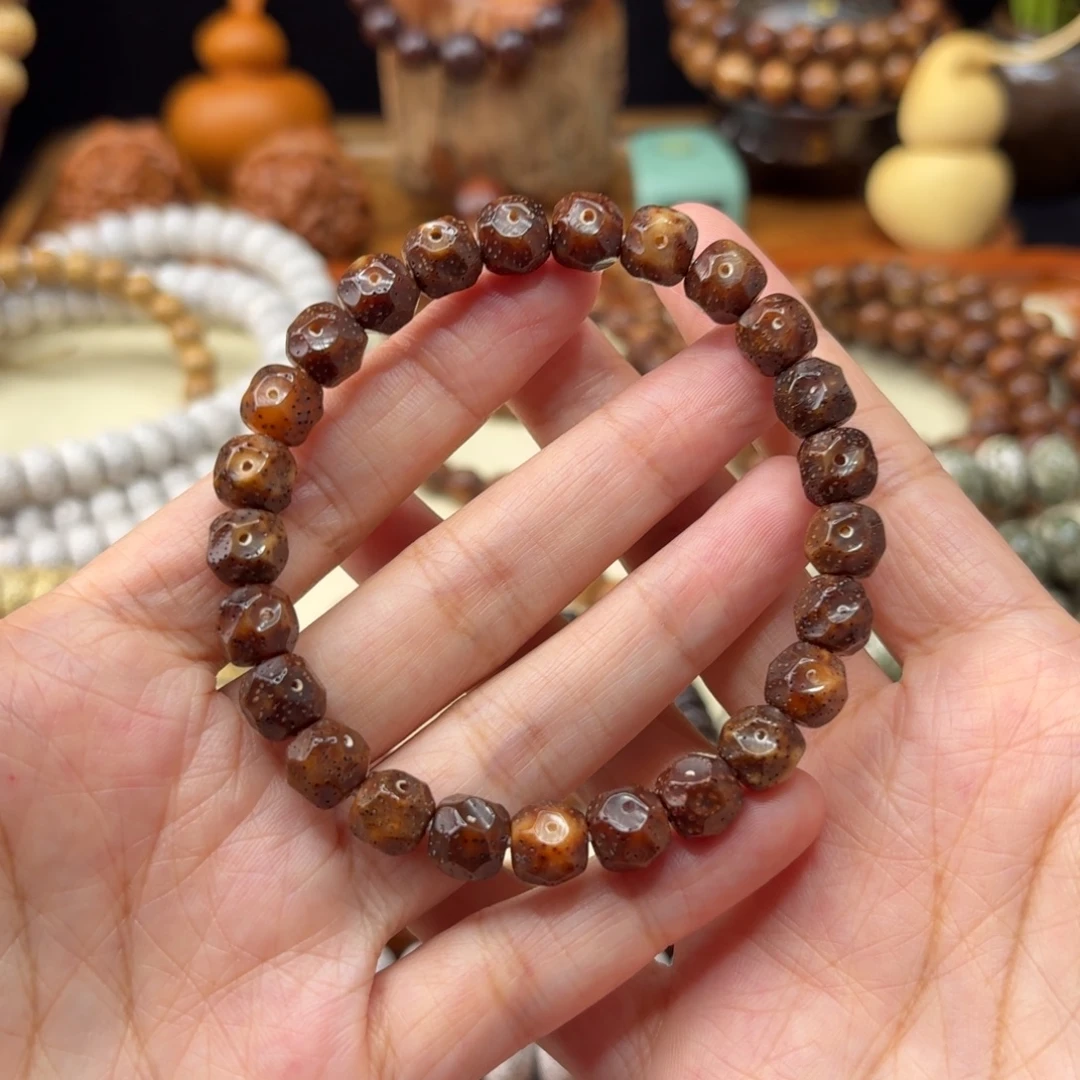 ****隆星月菩提手串陈籽