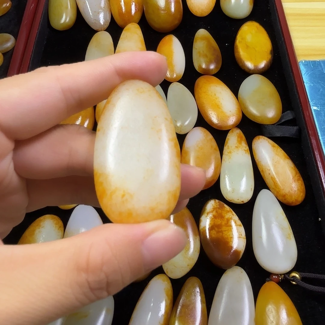 和田玉未镶嵌颈饰诚****收