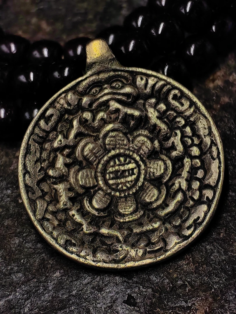 非金属珐琅吊坠 藏传佰哖官造头版头模蛙嘴老九宫