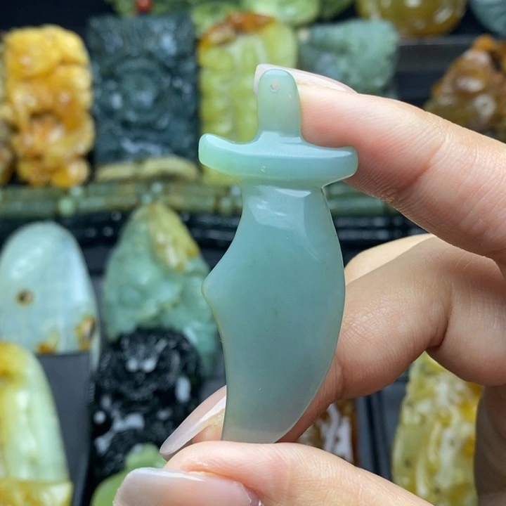 蛇纹石玉未镶嵌颈饰