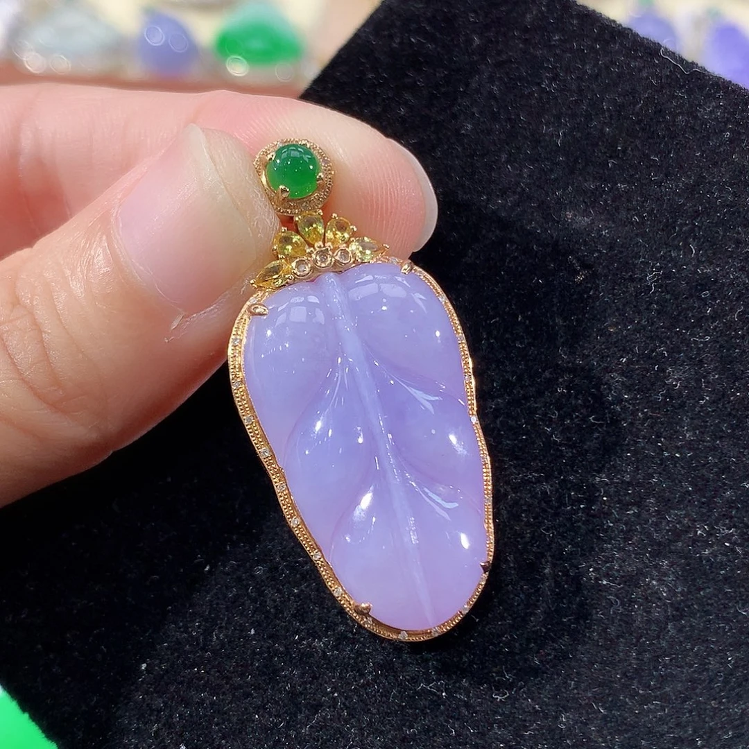 翡翠18K金镶嵌颈饰