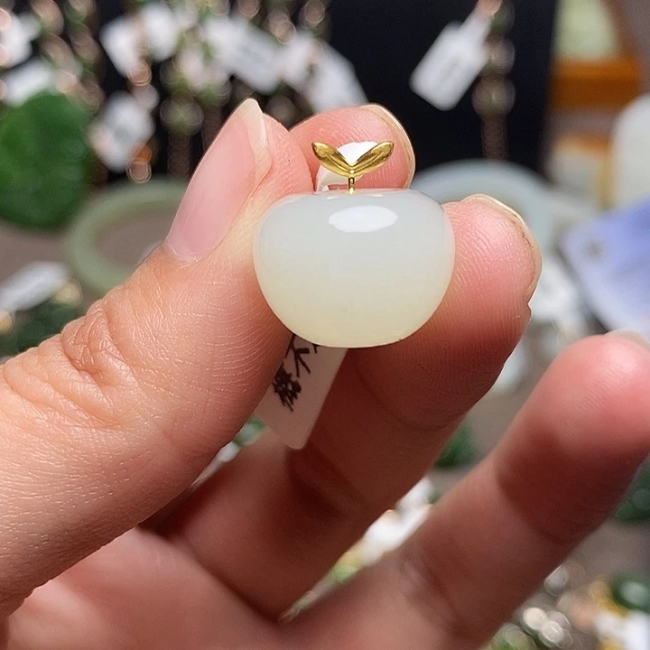 和田玉18K金镶嵌颈饰