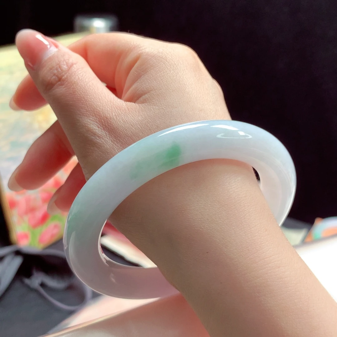 翡翠手镯（圆镯）未镶嵌春彩