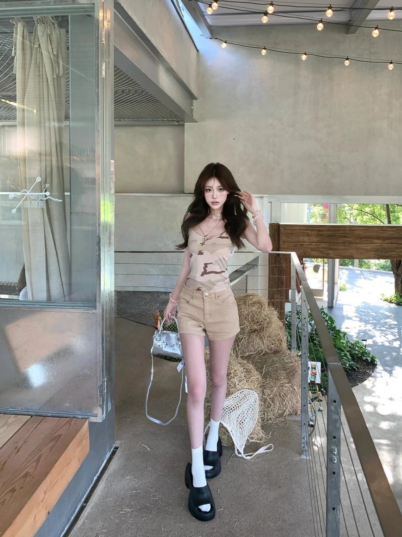 纯欲风夏季新款废土风蛇纹迷彩外穿打底背心上衣女+低腰直筒热裤