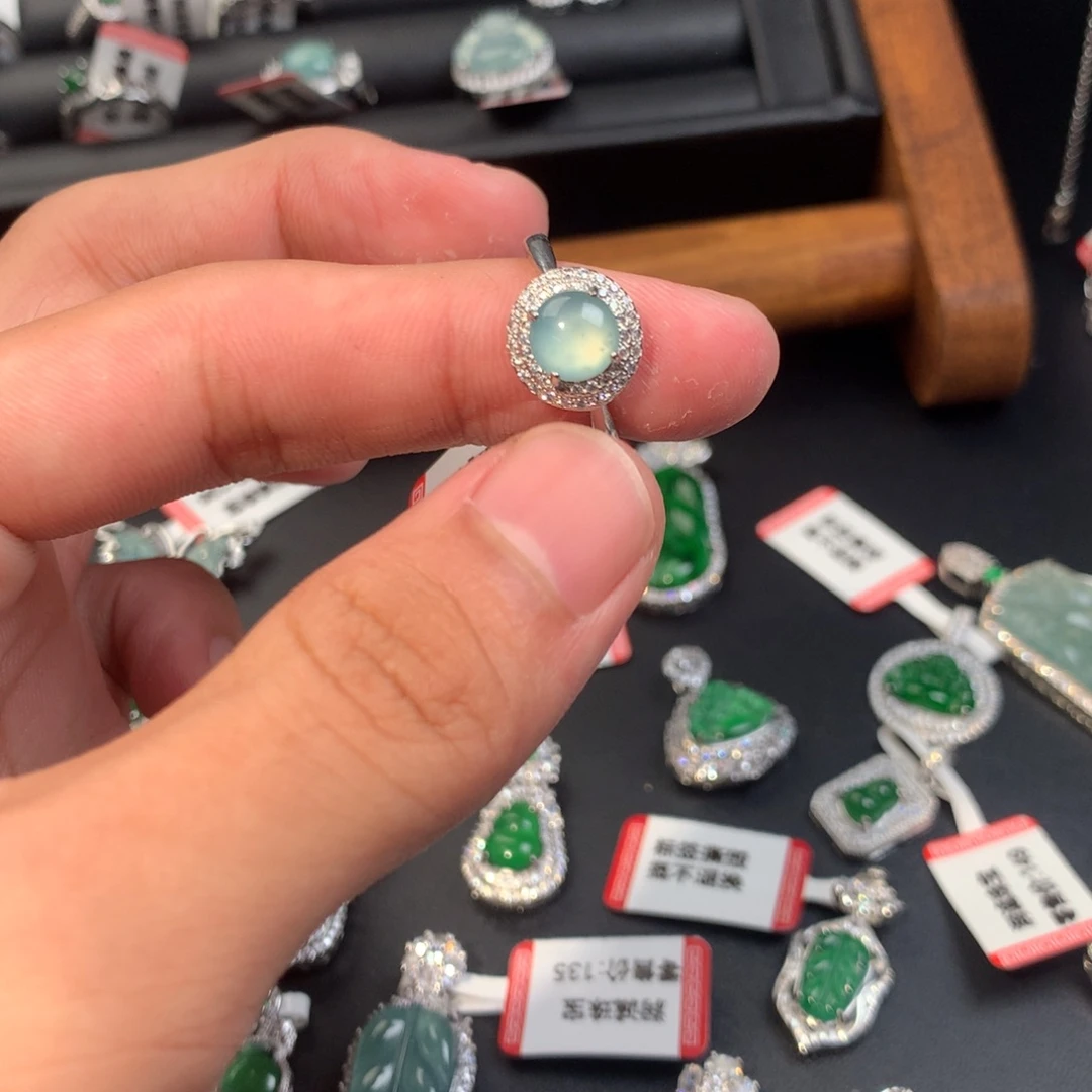 未镶嵌戒指翡翠戒指