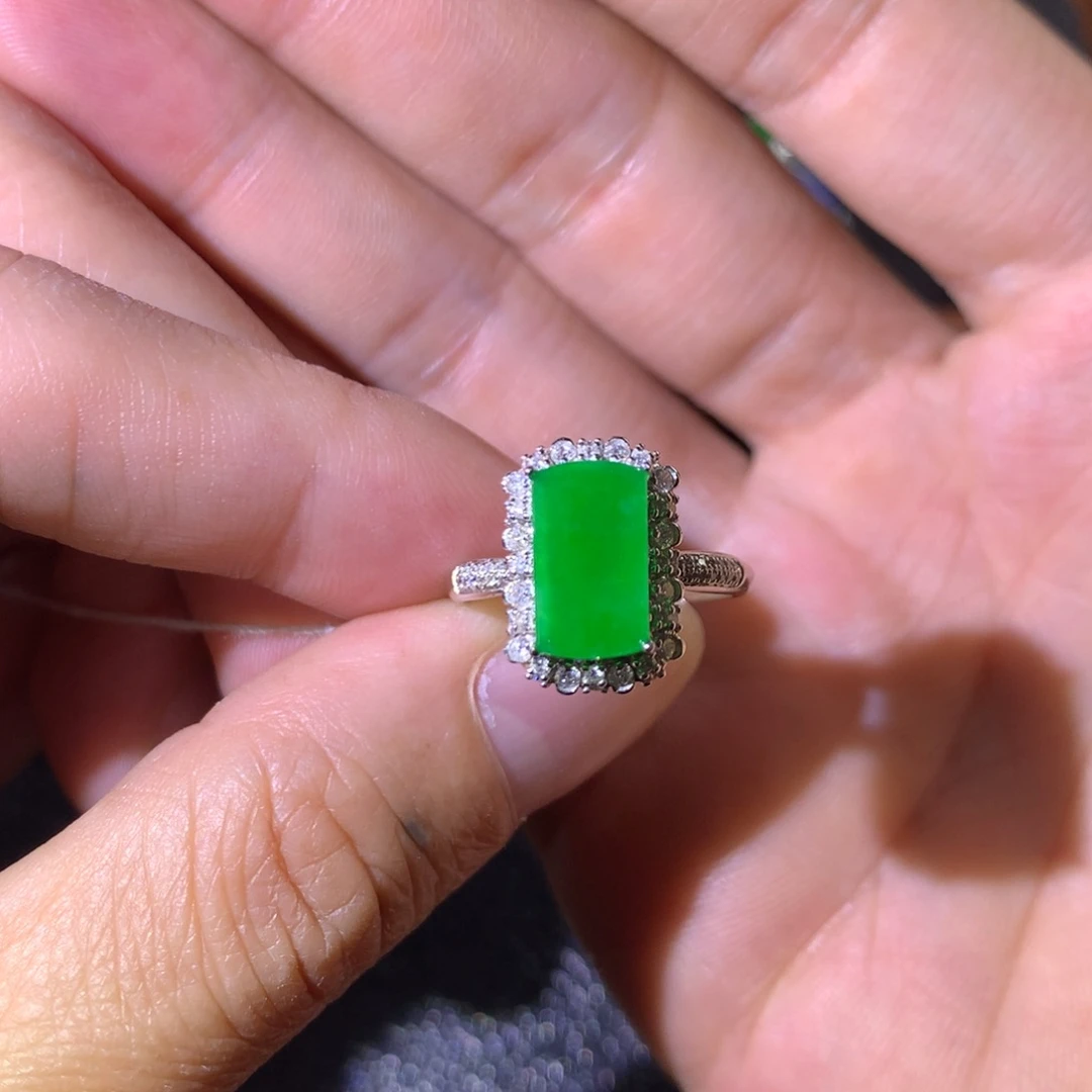 翡翠18K金镶嵌戒指翡翠