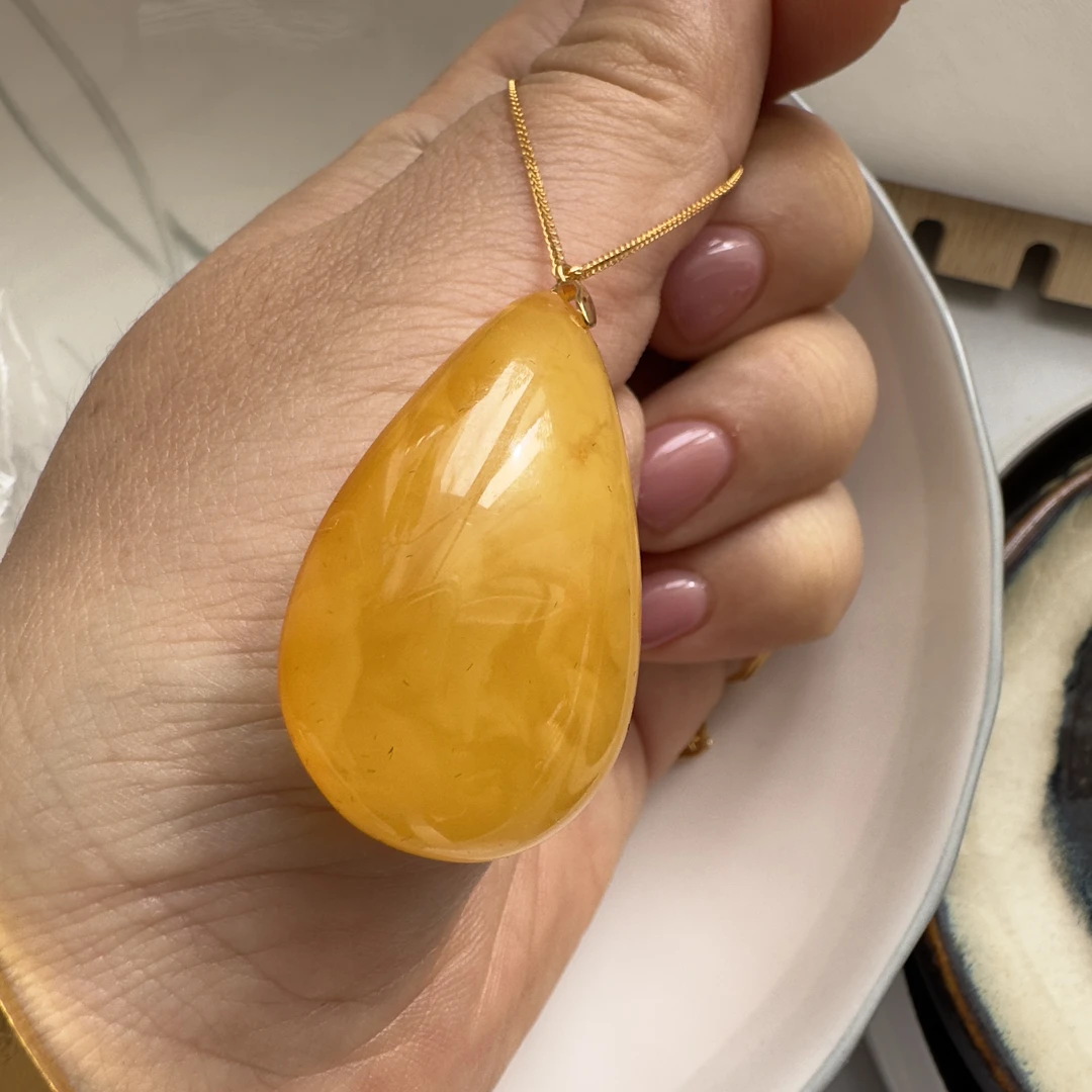 天然琥珀水滴形吊坠