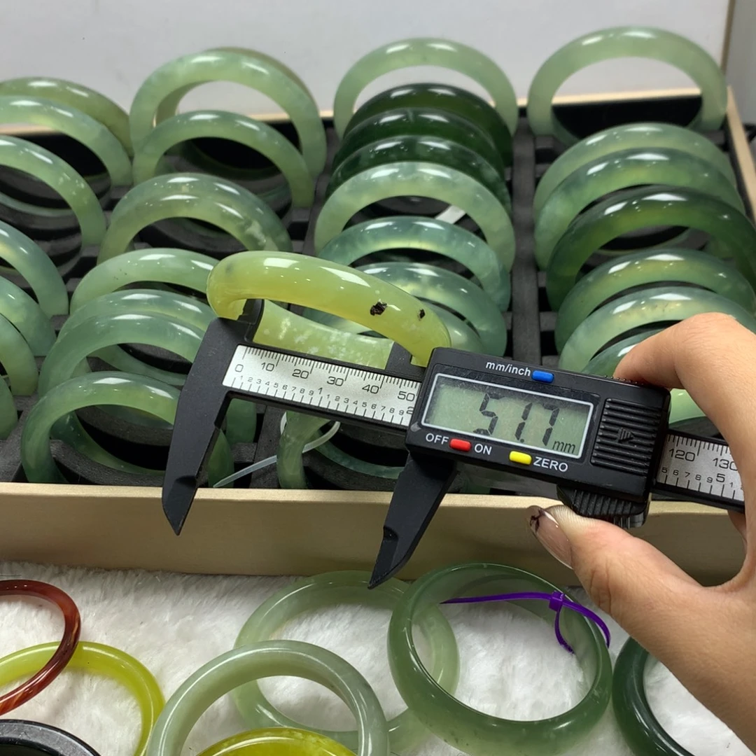 蛇纹石玉未镶嵌手镯397