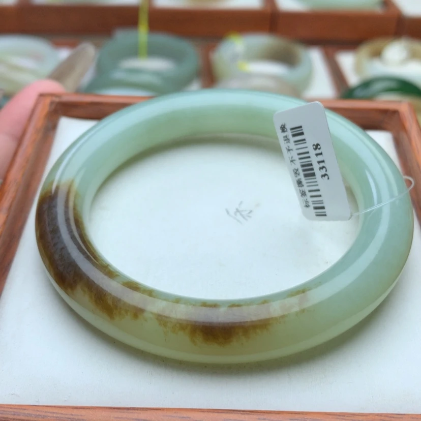 【闪购商品】和田玉手镯未镶嵌57