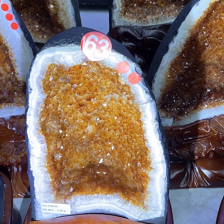 黄晶洞未镶嵌水晶