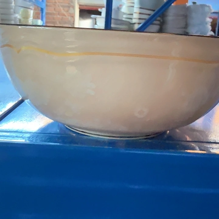 骨瓷米色18厘米面碗微瑕