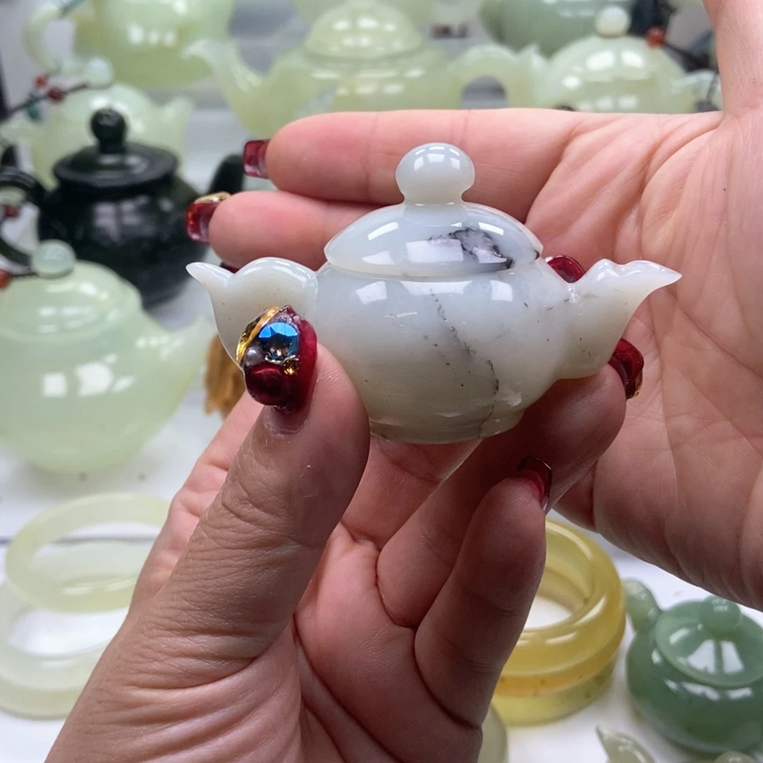 蛇纹石玉壶未镶嵌钞****?