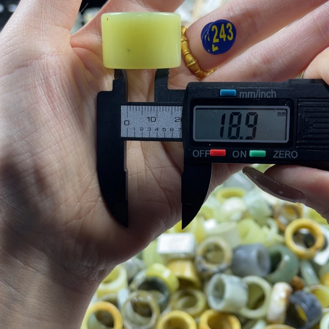 蛇纹石玉未镶嵌戒指