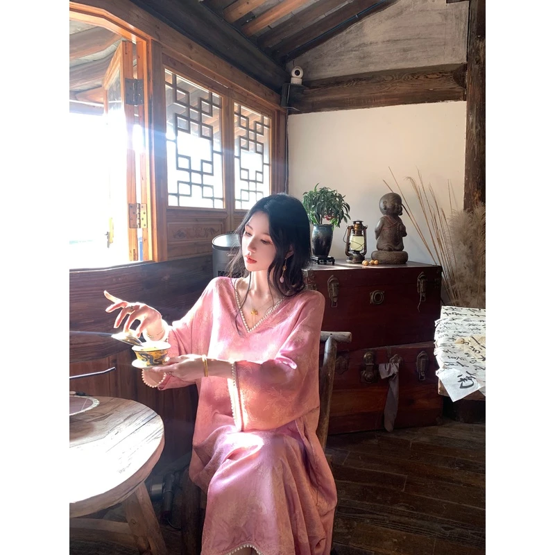 MOSS STUDIO【流芳画卷】V领珍珠拼接连衣裙