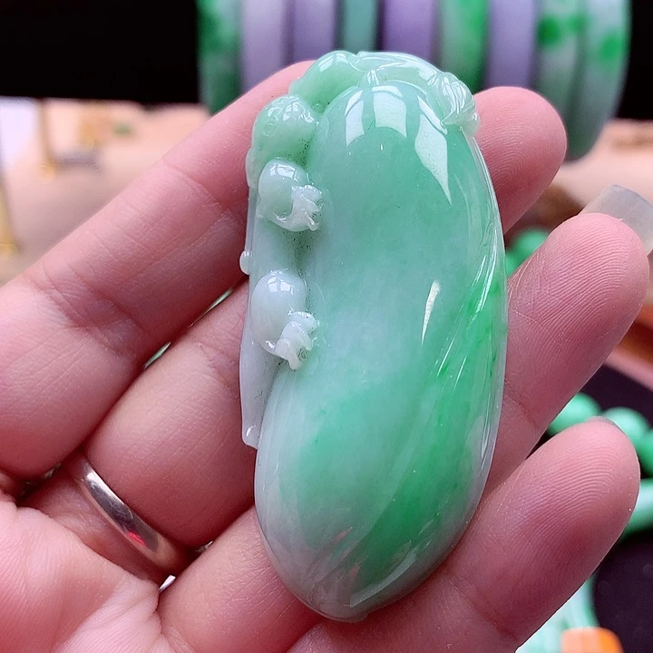 翡翠未镶嵌颈饰翡翠