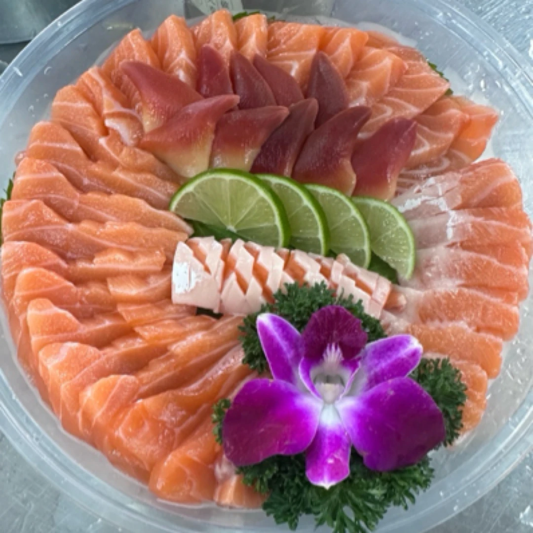 三文鱼拼北极贝200元/份（三文鱼500克，北极贝5个）