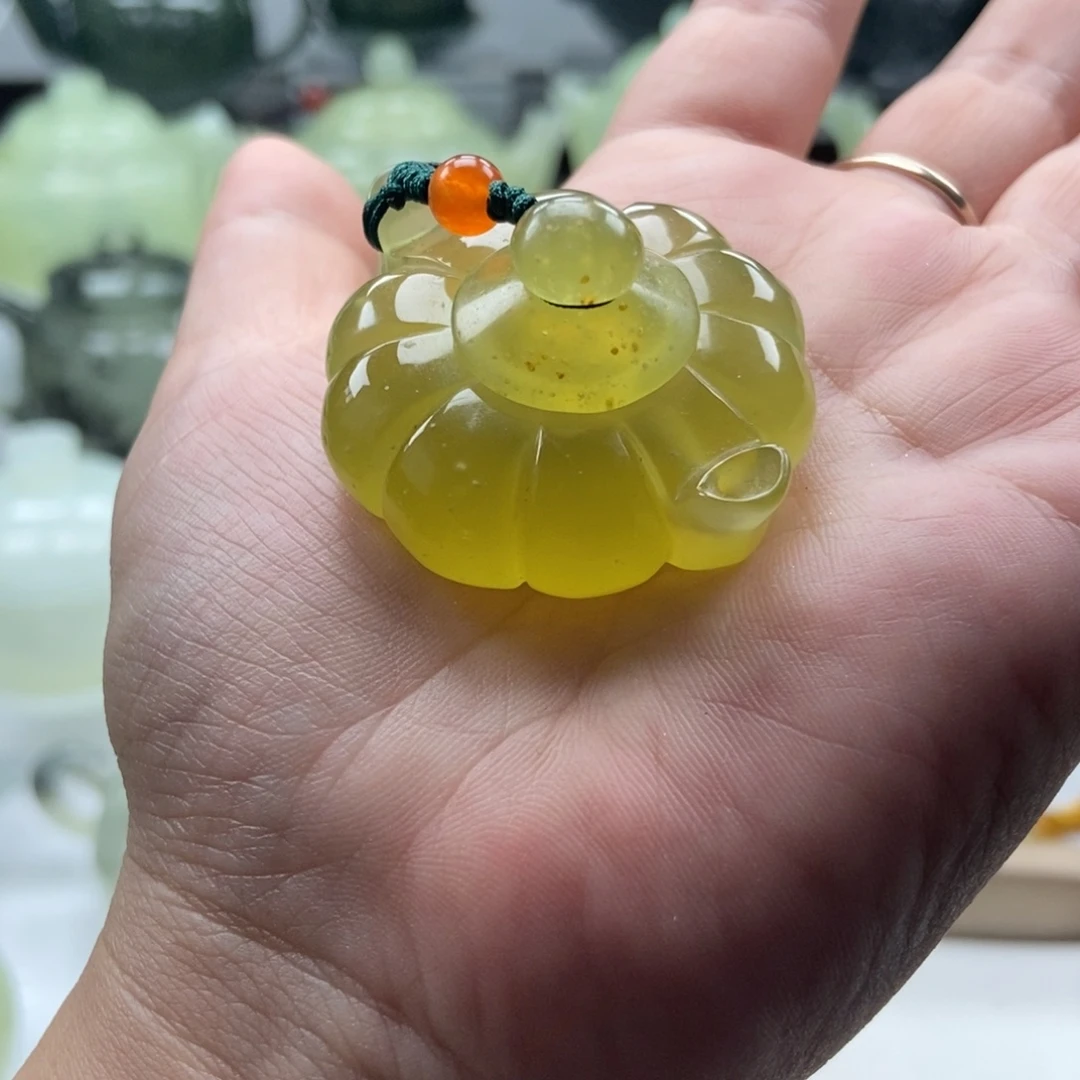 墨***阀蛇纹石玉未镶嵌壶