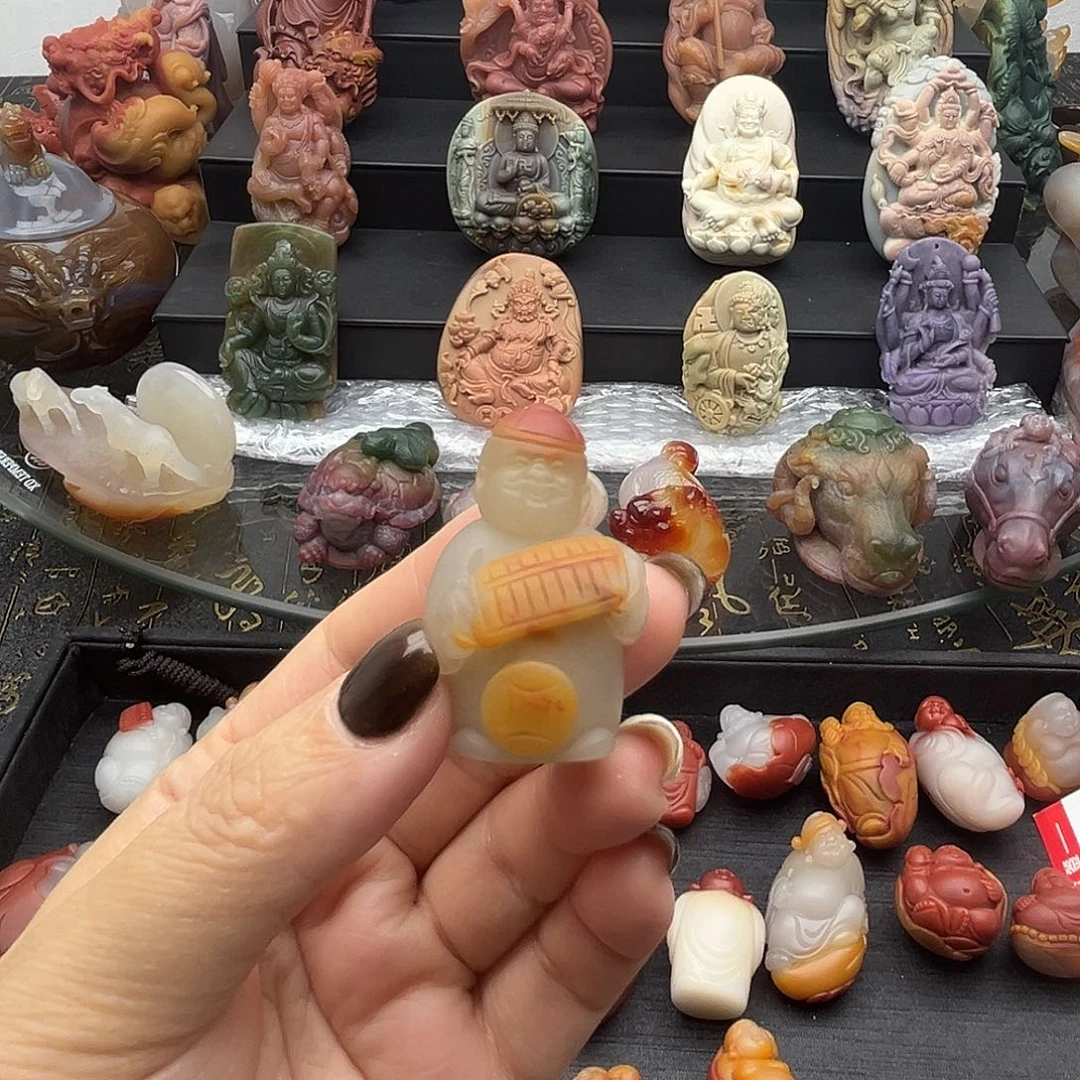 颈饰未镶嵌石英质玉