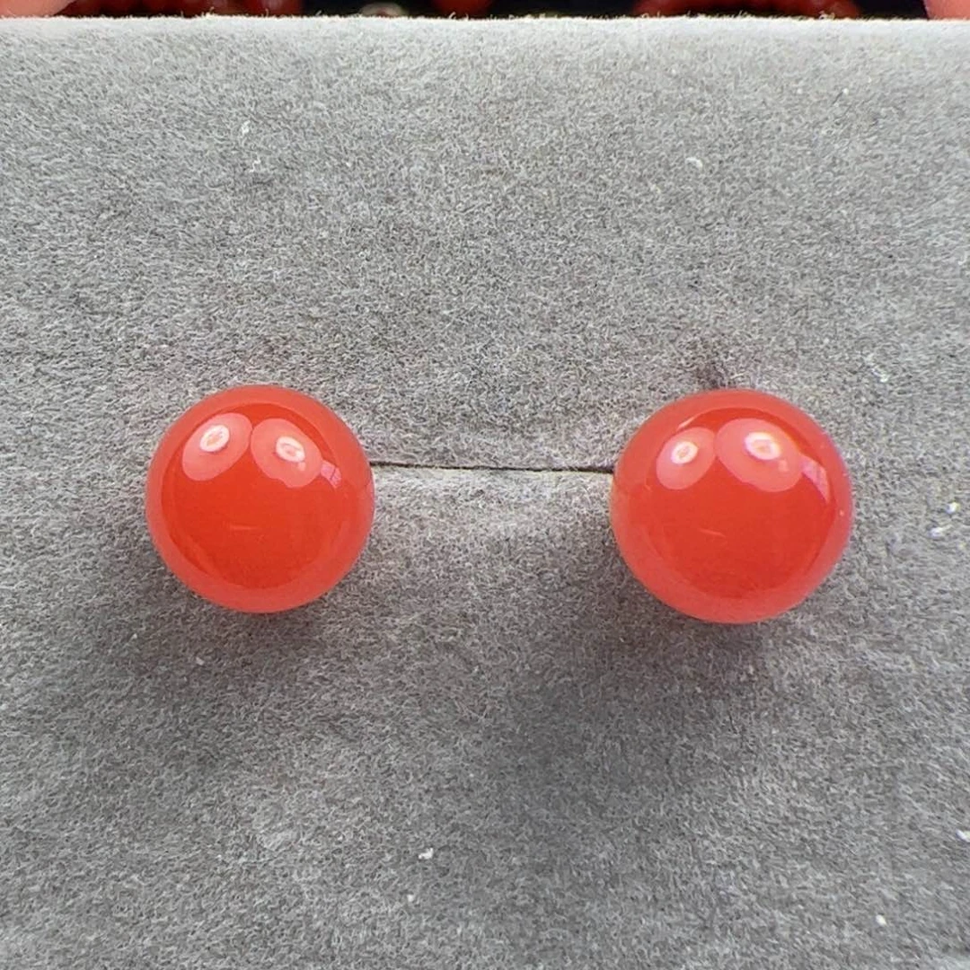 18K金镶嵌耳钉南红玛瑙