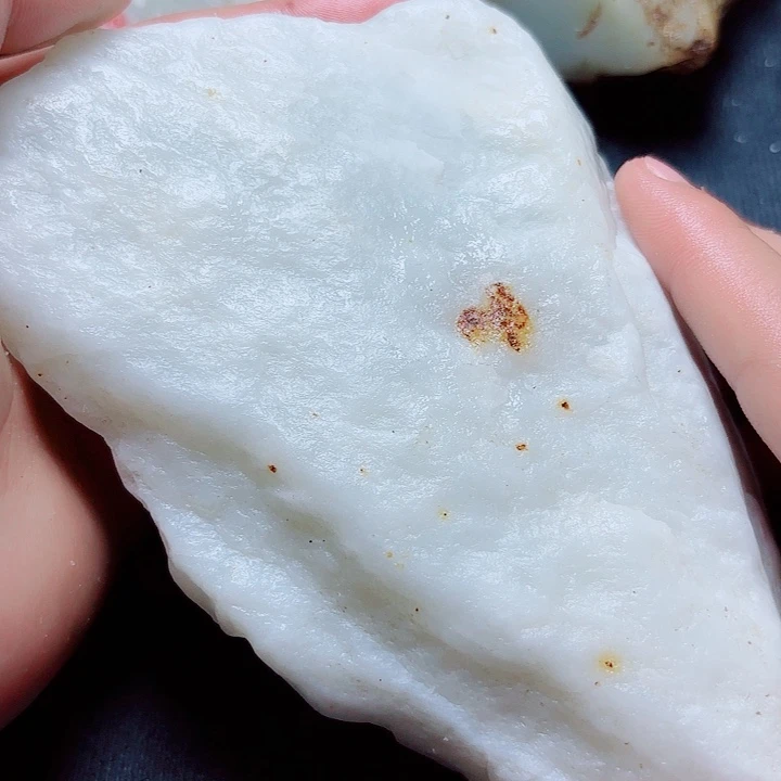 和田玉（糖玉）未镶嵌珠宝奇石