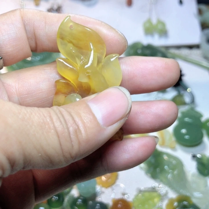 【闪购商品】蛇纹石玉耳环未镶嵌青*