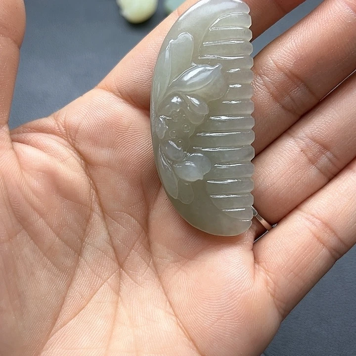 【闪购商品】颈饰未镶嵌和田玉雨*?