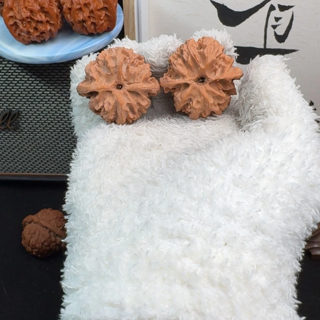 普***维文玩核桃吊坠4213苹果