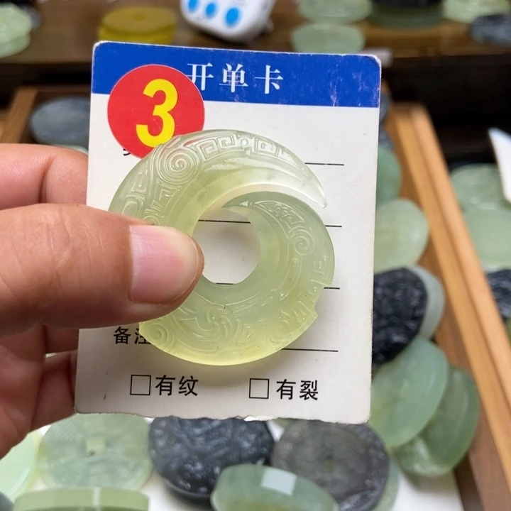 未镶嵌蛇纹石玉挂件L****r