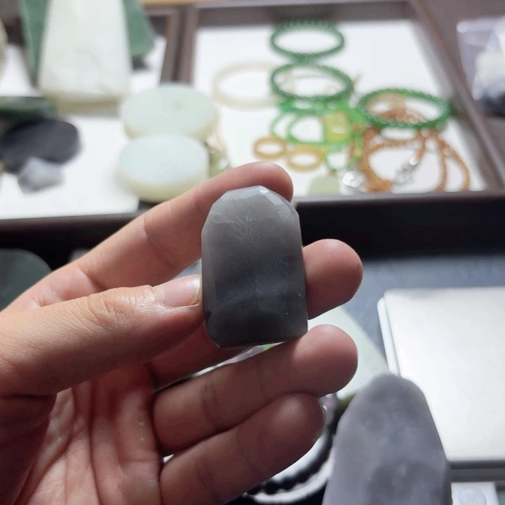 未镶嵌和田玉（糖玉）珠宝半成品