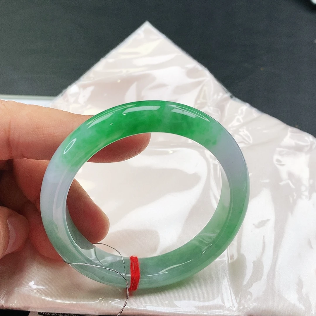 翡翠手镯未镶嵌天然翡翠手镯