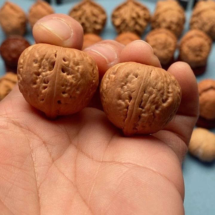 文玩核桃把件精品文玩手捻水滴佛肚元