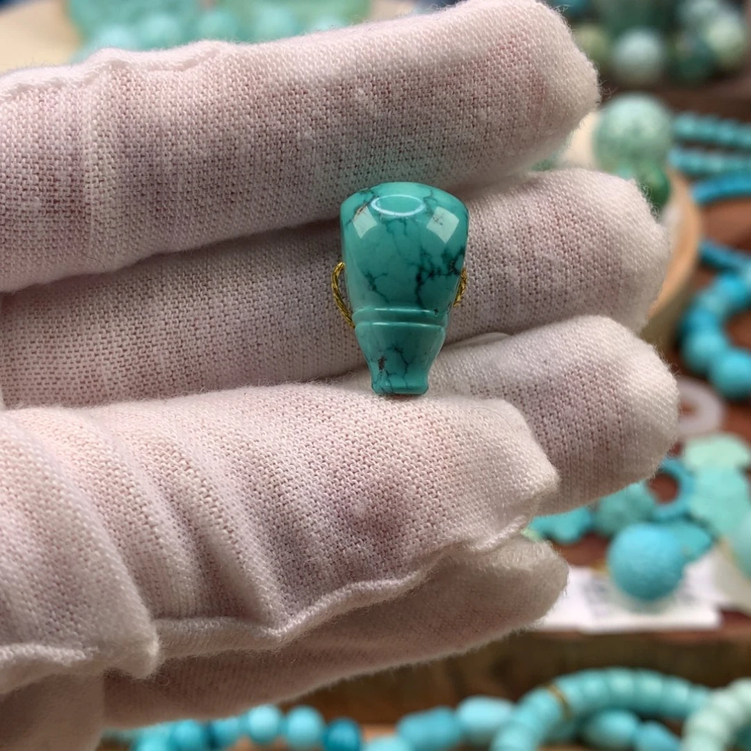 绿松石未镶嵌珠宝奇石高瓷绿水草纹三通11.2*18.9mm