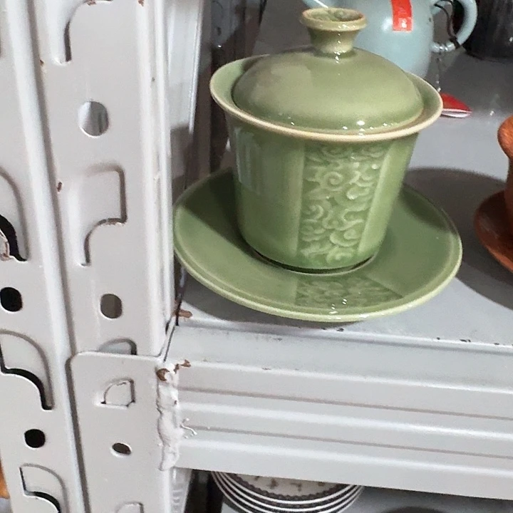 主人杯一个，瓷。。品茗