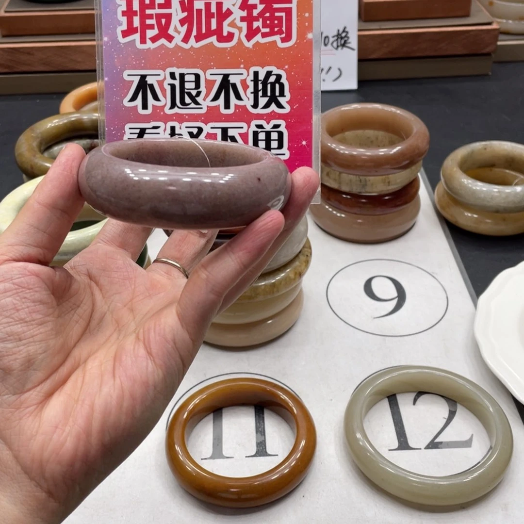 飞***月石英质玉手镯未镶嵌