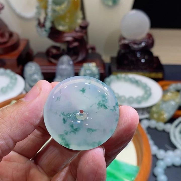颈饰未镶嵌翡翠平安扣