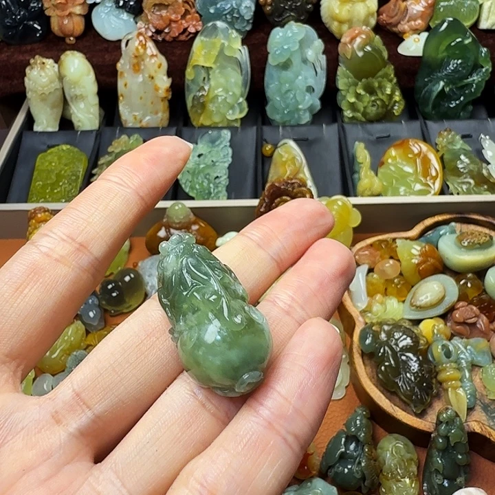 蛇纹石玉未镶嵌颈饰